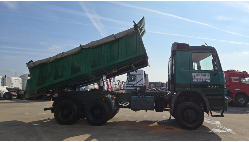 Mercedes-Benz Actros 3331 (BOITE MANUELLE / 6X6 / LAMES / GRAND PONT / V6) - Kiper: slika Mercedes-Benz Actros 3331 (BOITE MANUELLE / 6X6 / LAMES / GRAND PONT / V6) - Kiper Mercedes-Benz Actros 3331 (BOITE MANUELLE / 6X6 / LAMES / GRAND PONT / V6) - Kiper: slika Mercedes-Benz Actros 3331 (BOITE MANUELLE / 6X6 / LAMES / GRAND PONT / V6) - Kiper
