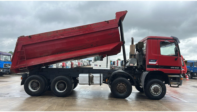 Mercedes-Benz Actros 4143 (BOITE MANUELLE / 8X8 / MANUAL GEARBOX / LAMES / GRAND PONT / BIG AXLE) - Kiper: slika Mercedes-Benz Actros 4143 (BOITE MANUELLE / 8X8 / MANUAL GEARBOX / LAMES / GRAND PONT / BIG AXLE) - Kiper Mercedes-Benz Actros 4143 (BOITE MANUELLE / 8X8 / MANUAL GEARBOX / LAMES / GRAND PONT / BIG AXLE) - Kiper: slika Mercedes-Benz Actros 4143 (BOITE MANUELLE / 8X8 / MANUAL GEARBOX / LAMES / GRAND PONT / BIG AXLE) - Kiper