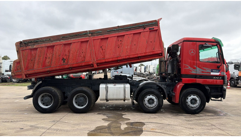 Mercedes-Benz Actros 4143 (GRAND PONT / BOITE MANUELLE / LAMES / 8X4 / STEEL SUSP.) - Kiper: slika Mercedes-Benz Actros 4143 (GRAND PONT / BOITE MANUELLE / LAMES / 8X4 / STEEL SUSP.) - Kiper Mercedes-Benz Actros 4143 (GRAND PONT / BOITE MANUELLE / LAMES / 8X4 / STEEL SUSP.) - Kiper: slika Mercedes-Benz Actros 4143 (GRAND PONT / BOITE MANUELLE / LAMES / 8X4 / STEEL SUSP.) - Kiper