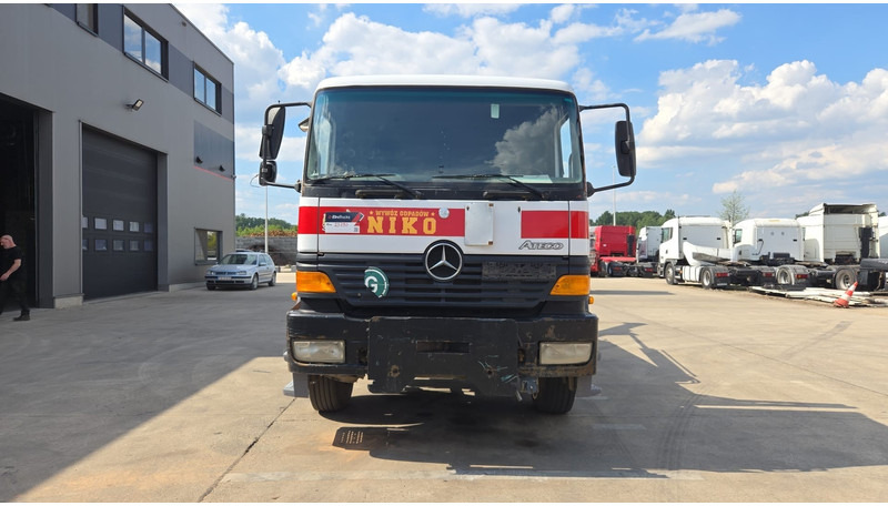 Mercedes-Benz Atego 1823 (BIG AXLE / STEEL SUSP. / LAMES / BOITE MANUELLE / MANUAL GETRIEBE) - Transporter kontejnera/ Kamion s izmjenjivim sanducima: slika Mercedes-Benz Atego 1823 (BIG AXLE / STEEL SUSP. / LAMES / BOITE MANUELLE / MANUAL GETRIEBE) - Transporter kontejnera/ Kamion s izmjenjivim sanducima Mercedes-Benz Atego 1823 (BIG AXLE / STEEL SUSP. / LAMES / BOITE MANUELLE / MANUAL GETRIEBE) - Transporter kontejnera/ Kamion s izmjenjivim sanducima: slika Mercedes-Benz Atego 1823 (BIG AXLE / STEEL SUSP. / LAMES / BOITE MANUELLE / MANUAL GETRIEBE) - Transporter kontejnera/ Kamion s izmjenjivim sanducima