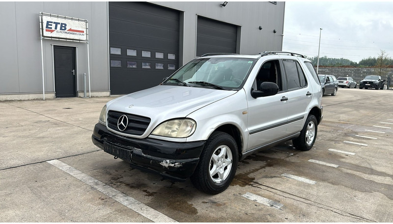 Mercedes-Benz M-Klasse ML 270 CDI - SUV: slika Mercedes-Benz M-Klasse ML 270 CDI - SUV Mercedes-Benz M-Klasse ML 270 CDI - SUV: slika Mercedes-Benz M-Klasse ML 270 CDI - SUV