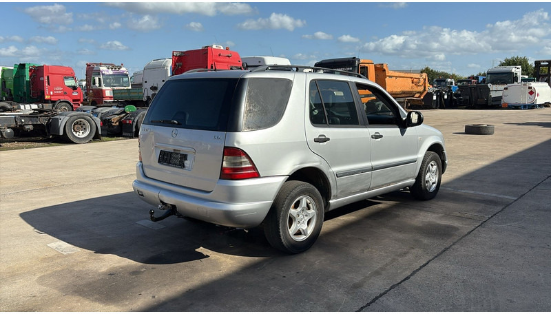 Mercedes-Benz M-Klasse ML 270 CDI - SUV: slika Mercedes-Benz M-Klasse ML 270 CDI - SUV Mercedes-Benz M-Klasse ML 270 CDI - SUV: slika Mercedes-Benz M-Klasse ML 270 CDI - SUV