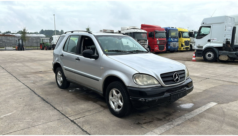 Mercedes-Benz M-Klasse ML 270 CDI - SUV: slika Mercedes-Benz M-Klasse ML 270 CDI - SUV Mercedes-Benz M-Klasse ML 270 CDI - SUV: slika Mercedes-Benz M-Klasse ML 270 CDI - SUV