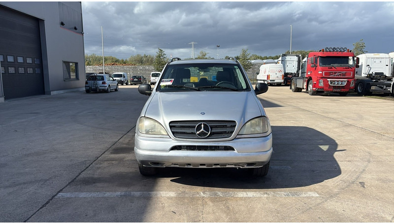 Mercedes-Benz M-Klasse ML 270 CDI - SUV: slika Mercedes-Benz M-Klasse ML 270 CDI - SUV Mercedes-Benz M-Klasse ML 270 CDI - SUV: slika Mercedes-Benz M-Klasse ML 270 CDI - SUV