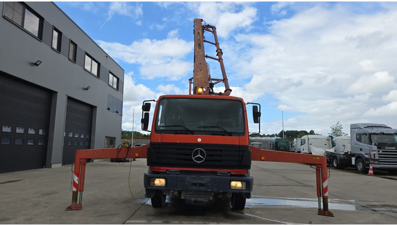 Mercedes-Benz SK 1824 (V6 / LAMES / GRAND PONT / PUTZMEISTER 24M/ JOYSTICK / RADIO) - Beton pumpa: slika Mercedes-Benz SK 1824 (V6 / LAMES / GRAND PONT / PUTZMEISTER 24M/ JOYSTICK / RADIO) - Beton pumpa Mercedes-Benz SK 1824 (V6 / LAMES / GRAND PONT / PUTZMEISTER 24M/ JOYSTICK / RADIO) - Beton pumpa: slika Mercedes-Benz SK 1824 (V6 / LAMES / GRAND PONT / PUTZMEISTER 24M/ JOYSTICK / RADIO) - Beton pumpa