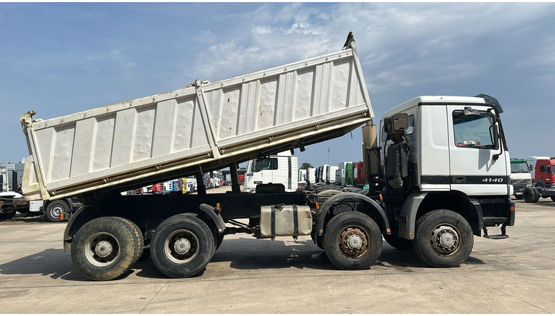 Mercedes-Benz actros 4140 (8X8 / BOITE MANUELLE / MANUAL GEARBOX / LAMES / GRAND PONT / BIG AXLE) - Kiper: slika Mercedes-Benz actros 4140 (8X8 / BOITE MANUELLE / MANUAL GEARBOX / LAMES / GRAND PONT / BIG AXLE) - Kiper Mercedes-Benz actros 4140 (8X8 / BOITE MANUELLE / MANUAL GEARBOX / LAMES / GRAND PONT / BIG AXLE) - Kiper: slika Mercedes-Benz actros 4140 (8X8 / BOITE MANUELLE / MANUAL GEARBOX / LAMES / GRAND PONT / BIG AXLE) - Kiper