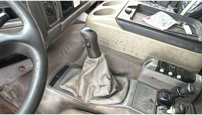 Kiper Renault KERAX 420 (10X4 / 43 TONNES !! / LAMES / GRAND PONT / STEEL SUSP. / MANUAL GEARBOX / BOITE MANUELLE): slika Kiper Renault KERAX 420 (10X4 / 43 TONNES !! / LAMES / GRAND PONT / STEEL SUSP. / MANUAL GEARBOX / BOITE MANUELLE)