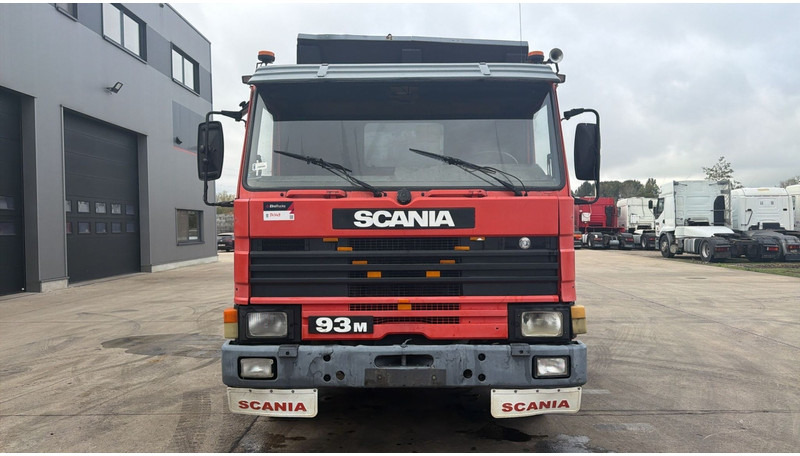 Scania 93-280 (POMPE MANUELLE / MANUAL PUMP / 6X4 / STEEL SUSP. / LAMES) - Kiper: slika Scania 93-280 (POMPE MANUELLE / MANUAL PUMP / 6X4 / STEEL SUSP. / LAMES) - Kiper Scania 93-280 (POMPE MANUELLE / MANUAL PUMP / 6X4 / STEEL SUSP. / LAMES) - Kiper: slika Scania 93-280 (POMPE MANUELLE / MANUAL PUMP / 6X4 / STEEL SUSP. / LAMES) - Kiper