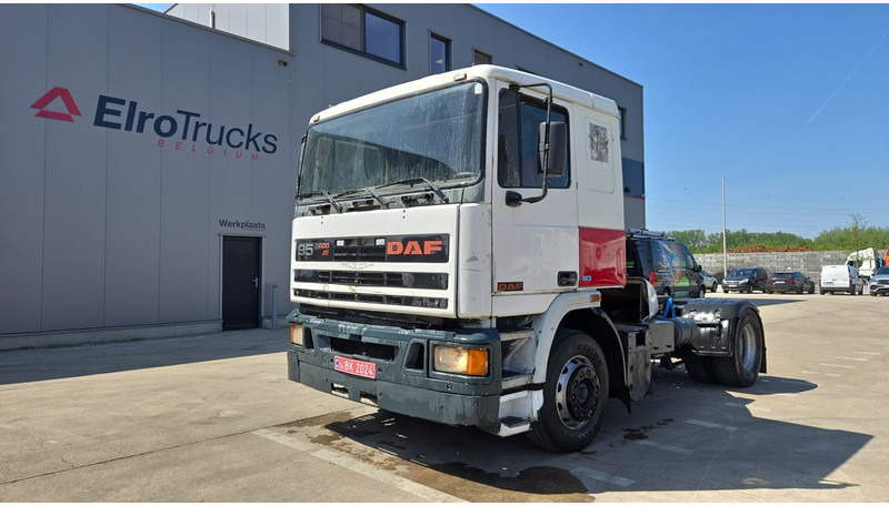 DAF 95 ATI 400 (EURO 2 / MANUAL PUMP / MANUAL GEARBOX / POMPE MANUELLE) - Tegljač: slika DAF 95 ATI 400 (EURO 2 / MANUAL PUMP / MANUAL GEARBOX / POMPE MANUELLE) - Tegljač DAF 95 ATI 400 (EURO 2 / MANUAL PUMP / MANUAL GEARBOX / POMPE MANUELLE) - Tegljač: slika DAF 95 ATI 400 (EURO 2 / MANUAL PUMP / MANUAL GEARBOX / POMPE MANUELLE) - Tegljač