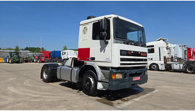 DAF 95 ATI 400 (EURO 2 / MANUAL PUMP / MANUAL GEARBOX / POMPE MANUELLE) - Tegljač: slika DAF 95 ATI 400 (EURO 2 / MANUAL PUMP / MANUAL GEARBOX / POMPE MANUELLE) - Tegljač DAF 95 ATI 400 (EURO 2 / MANUAL PUMP / MANUAL GEARBOX / POMPE MANUELLE) - Tegljač: slika DAF 95 ATI 400 (EURO 2 / MANUAL PUMP / MANUAL GEARBOX / POMPE MANUELLE) - Tegljač