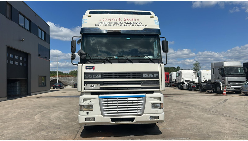 DAF 95 XF 380 (BOITE MANUELLE / EURO 3 / MANUAL GEARBOX / TRES BONNE ETAT) - Tegljač: slika DAF 95 XF 380 (BOITE MANUELLE / EURO 3 / MANUAL GEARBOX / TRES BONNE ETAT) - Tegljač DAF 95 XF 380 (BOITE MANUELLE / EURO 3 / MANUAL GEARBOX / TRES BONNE ETAT) - Tegljač: slika DAF 95 XF 380 (BOITE MANUELLE / EURO 3 / MANUAL GEARBOX / TRES BONNE ETAT) - Tegljač