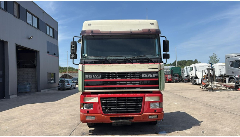 DAF XF 95.430 (EURO 3 / BOITE MANUELLE / MANUAL GEARBOX) - Tegljač: slika DAF XF 95.430 (EURO 3 / BOITE MANUELLE / MANUAL GEARBOX) - Tegljač DAF XF 95.430 (EURO 3 / BOITE MANUELLE / MANUAL GEARBOX) - Tegljač: slika DAF XF 95.430 (EURO 3 / BOITE MANUELLE / MANUAL GEARBOX) - Tegljač
