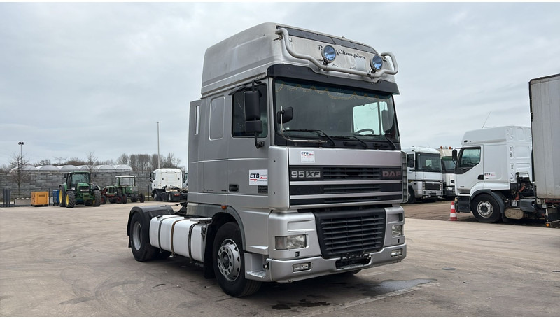 DAF XF 95.480 (EURO 3 / MANUAL GEARBOX / BOITE MANUELLE) - Tegljač: slika DAF XF 95.480 (EURO 3 / MANUAL GEARBOX / BOITE MANUELLE) - Tegljač DAF XF 95.480 (EURO 3 / MANUAL GEARBOX / BOITE MANUELLE) - Tegljač: slika DAF XF 95.480 (EURO 3 / MANUAL GEARBOX / BOITE MANUELLE) - Tegljač