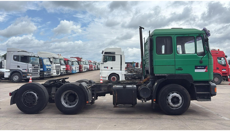 MAN 25.372 (6X2 / MANUAL PUMP / POMPE MANUELLE / 8 TYRES / 6 CYLINDERS) - Tegljač: slika MAN 25.372 (6X2 / MANUAL PUMP / POMPE MANUELLE / 8 TYRES / 6 CYLINDERS) - Tegljač MAN 25.372 (6X2 / MANUAL PUMP / POMPE MANUELLE / 8 TYRES / 6 CYLINDERS) - Tegljač: slika MAN 25.372 (6X2 / MANUAL PUMP / POMPE MANUELLE / 8 TYRES / 6 CYLINDERS) - Tegljač