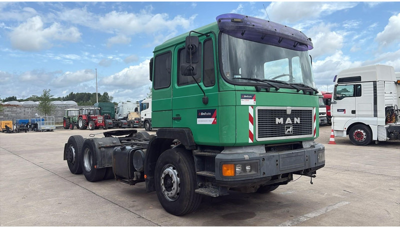 MAN 25.372 (6X2 / MANUAL PUMP / POMPE MANUELLE / 8 TYRES / 6 CYLINDERS) - Tegljač: slika MAN 25.372 (6X2 / MANUAL PUMP / POMPE MANUELLE / 8 TYRES / 6 CYLINDERS) - Tegljač MAN 25.372 (6X2 / MANUAL PUMP / POMPE MANUELLE / 8 TYRES / 6 CYLINDERS) - Tegljač: slika MAN 25.372 (6X2 / MANUAL PUMP / POMPE MANUELLE / 8 TYRES / 6 CYLINDERS) - Tegljač