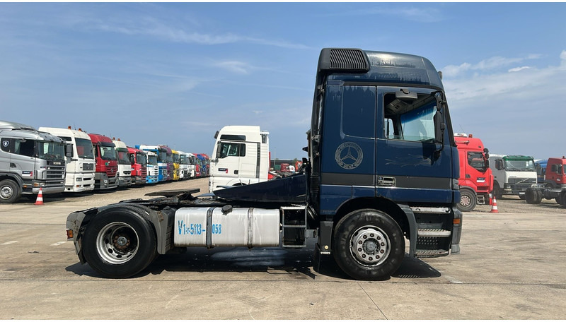 Mercedes-Benz Actros 1835 (EPS / V6 / 3 PEDALES / MP1 / PTO) - Tegljač: slika Mercedes-Benz Actros 1835 (EPS / V6 / 3 PEDALES / MP1 / PTO) - Tegljač Mercedes-Benz Actros 1835 (EPS / V6 / 3 PEDALES / MP1 / PTO) - Tegljač: slika Mercedes-Benz Actros 1835 (EPS / V6 / 3 PEDALES / MP1 / PTO) - Tegljač
