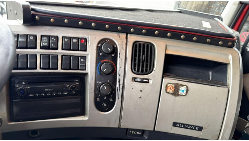 Tegljač Renault Premium 450 DXI (BOITE MANUELLE / MANUAL GEARBOX): slika Tegljač Renault Premium 450 DXI (BOITE MANUELLE / MANUAL GEARBOX)