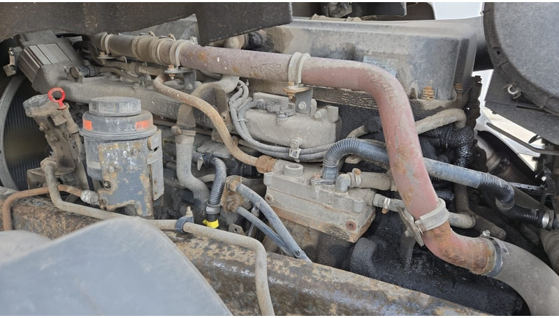 Tegljač Renault Premium 460 DXI (2 TANKS / AIRCO / CLEAN / PROPRE): slika Tegljač Renault Premium 460 DXI (2 TANKS / AIRCO / CLEAN / PROPRE)