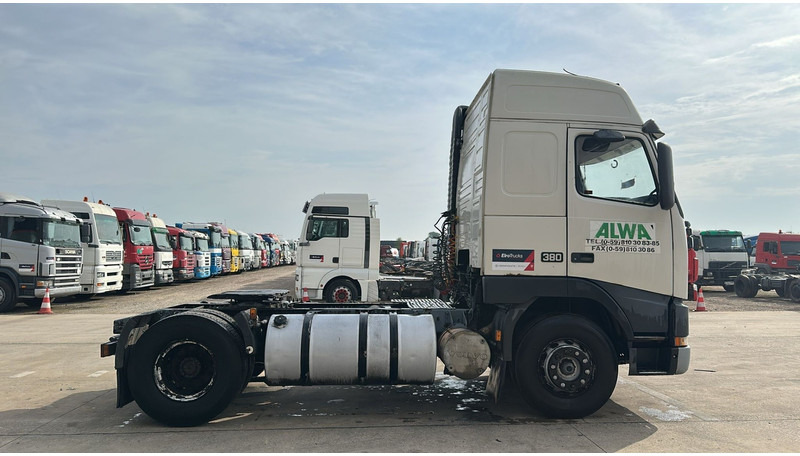 Volvo FH 12.380 (BOITE MANUELLE / MANUAL GEARBOX / EURO 2 / PTO) - Tegljač: slika Volvo FH 12.380 (BOITE MANUELLE / MANUAL GEARBOX / EURO 2 / PTO) - Tegljač Volvo FH 12.380 (BOITE MANUELLE / MANUAL GEARBOX / EURO 2 / PTO) - Tegljač: slika Volvo FH 12.380 (BOITE MANUELLE / MANUAL GEARBOX / EURO 2 / PTO) - Tegljač