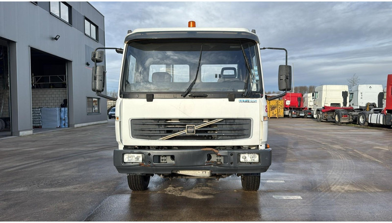 Volvo FL 220 (BELGIAN TRUCK / CAMION BELGE / MANUAL GEARBOX / BOITE MANUELLE) - Kamion-šasija: slika Volvo FL 220 (BELGIAN TRUCK / CAMION BELGE / MANUAL GEARBOX / BOITE MANUELLE) - Kamion-šasija Volvo FL 220 (BELGIAN TRUCK / CAMION BELGE / MANUAL GEARBOX / BOITE MANUELLE) - Kamion-šasija: slika Volvo FL 220 (BELGIAN TRUCK / CAMION BELGE / MANUAL GEARBOX / BOITE MANUELLE) - Kamion-šasija