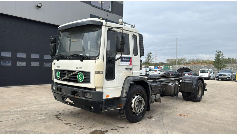 Volvo FL 220 (FULL STEEL SUSP. / 10 BOLTS / 18 TONS / VERY CLEAN CHASSIS !!! / CHASSIS 5.50M LENGHT) - Kamion-šasija: slika Volvo FL 220 (FULL STEEL SUSP. / 10 BOLTS / 18 TONS / VERY CLEAN CHASSIS !!! / CHASSIS 5.50M LENGHT) - Kamion-šasija Volvo FL 220 (FULL STEEL SUSP. / 10 BOLTS / 18 TONS / VERY CLEAN CHASSIS !!! / CHASSIS 5.50M LENGHT) - Kamion-šasija: slika Volvo FL 220 (FULL STEEL SUSP. / 10 BOLTS / 18 TONS / VERY CLEAN CHASSIS !!! / CHASSIS 5.50M LENGHT) - Kamion-šasija