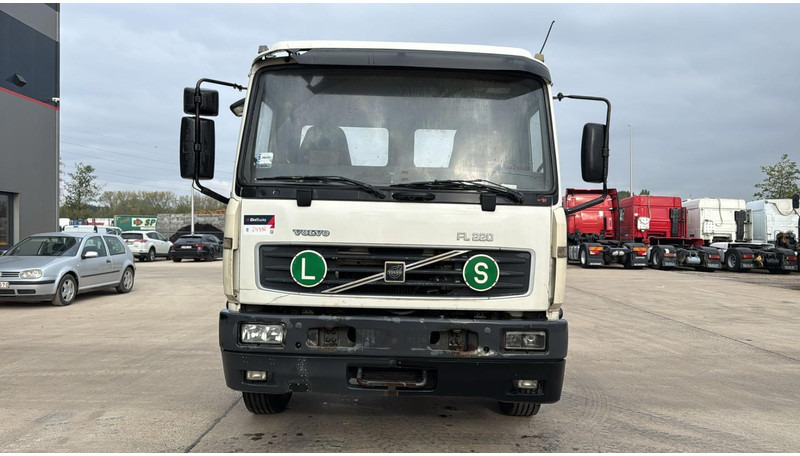 Volvo FL 220 (FULL STEEL SUSP. / 10 BOLTS / 18 TONS / VERY CLEAN CHASSIS !!! / CHASSIS 5.50M LENGHT) - Kamion-šasija: slika Volvo FL 220 (FULL STEEL SUSP. / 10 BOLTS / 18 TONS / VERY CLEAN CHASSIS !!! / CHASSIS 5.50M LENGHT) - Kamion-šasija Volvo FL 220 (FULL STEEL SUSP. / 10 BOLTS / 18 TONS / VERY CLEAN CHASSIS !!! / CHASSIS 5.50M LENGHT) - Kamion-šasija: slika Volvo FL 220 (FULL STEEL SUSP. / 10 BOLTS / 18 TONS / VERY CLEAN CHASSIS !!! / CHASSIS 5.50M LENGHT) - Kamion-šasija
