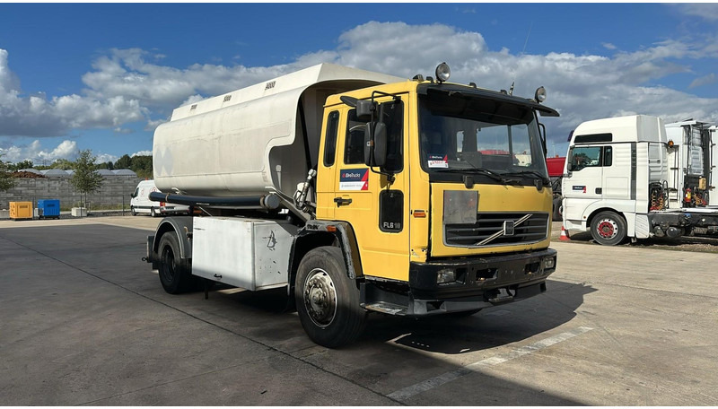 Volvo FL 6-18 (12400 LITERS / 3 COMPARTIMENTS / EURO 2 / STEEL SUSP. / LAMES) - Kamion cisterna: slika Volvo FL 6-18 (12400 LITERS / 3 COMPARTIMENTS / EURO 2 / STEEL SUSP. / LAMES) - Kamion cisterna Volvo FL 6-18 (12400 LITERS / 3 COMPARTIMENTS / EURO 2 / STEEL SUSP. / LAMES) - Kamion cisterna: slika Volvo FL 6-18 (12400 LITERS / 3 COMPARTIMENTS / EURO 2 / STEEL SUSP. / LAMES) - Kamion cisterna