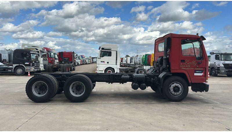 Volvo FL 7 - 260 (6X4 / LAMES / POMPE MANUELLE / MANUAL PUMP / STEEL SUSP.) - Kamion-šasija: slika Volvo FL 7 - 260 (6X4 / LAMES / POMPE MANUELLE / MANUAL PUMP / STEEL SUSP.) - Kamion-šasija Volvo FL 7 - 260 (6X4 / LAMES / POMPE MANUELLE / MANUAL PUMP / STEEL SUSP.) - Kamion-šasija: slika Volvo FL 7 - 260 (6X4 / LAMES / POMPE MANUELLE / MANUAL PUMP / STEEL SUSP.) - Kamion-šasija