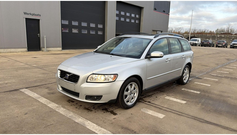 Volvo V50 (BELGIAN CAR / AIRCO / AUTOMATIC GEARBOX / EURO 5) - Automobil: slika Volvo V50 (BELGIAN CAR / AIRCO / AUTOMATIC GEARBOX / EURO 5) - Automobil Volvo V50 (BELGIAN CAR / AIRCO / AUTOMATIC GEARBOX / EURO 5) - Automobil: slika Volvo V50 (BELGIAN CAR / AIRCO / AUTOMATIC GEARBOX / EURO 5) - Automobil
