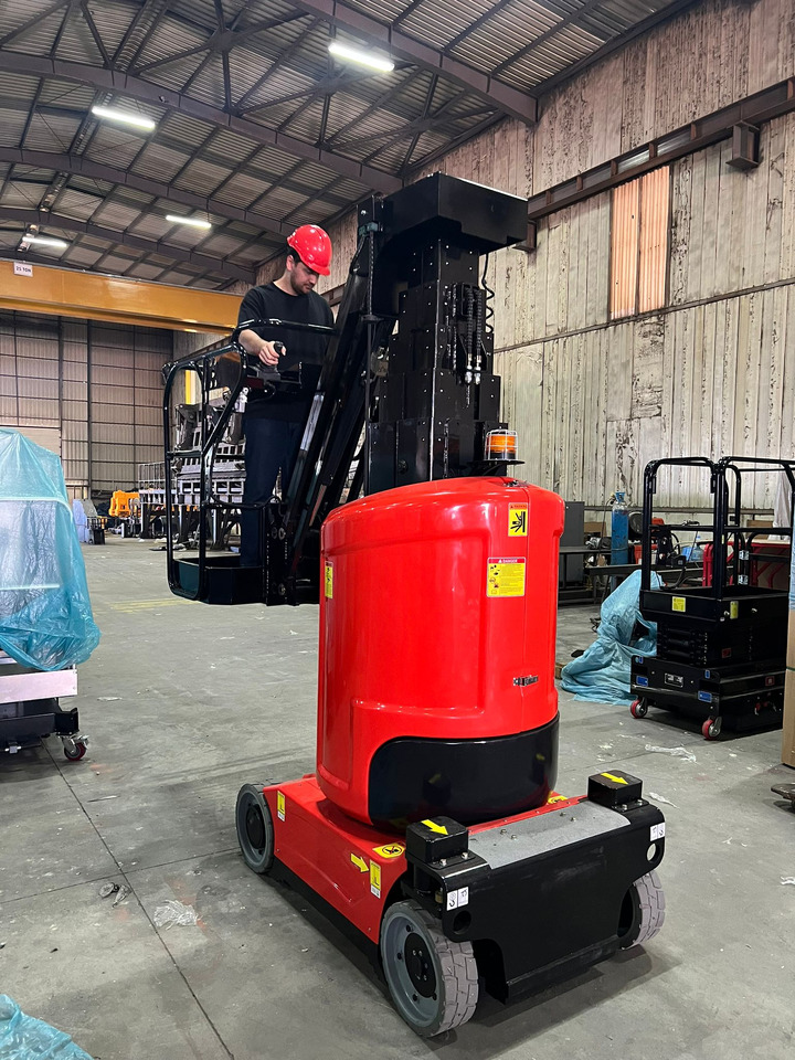 GALEN Vertical Mast Lift with Jib - Platforma za podizanje stupa u okomitom položaju: slika GALEN Vertical Mast Lift with Jib - Platforma za podizanje stupa u okomitom položaju GALEN Vertical Mast Lift with Jib - Platforma za podizanje stupa u okomitom položaju: slika GALEN Vertical Mast Lift with Jib - Platforma za podizanje stupa u okomitom položaju