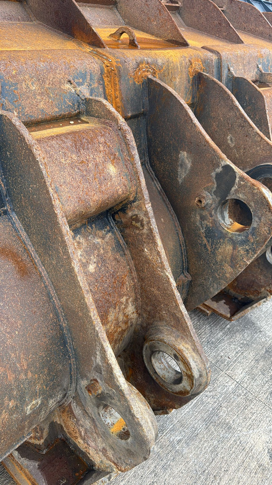 KOMATSU WA500 Loading Bucket - Utovarna korpa: slika KOMATSU WA500 Loading Bucket - Utovarna korpa KOMATSU WA500 Loading Bucket - Utovarna korpa: slika KOMATSU WA500 Loading Bucket - Utovarna korpa