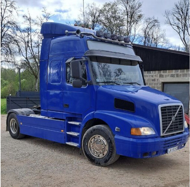 Volvo NH12 - Tegljač: slika Volvo NH12 - Tegljač Volvo NH12 - Tegljač: slika Volvo NH12 - Tegljač