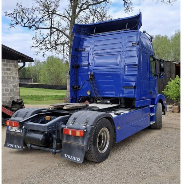 Volvo NH12 - Tegljač: slika Volvo NH12 - Tegljač Volvo NH12 - Tegljač: slika Volvo NH12 - Tegljač