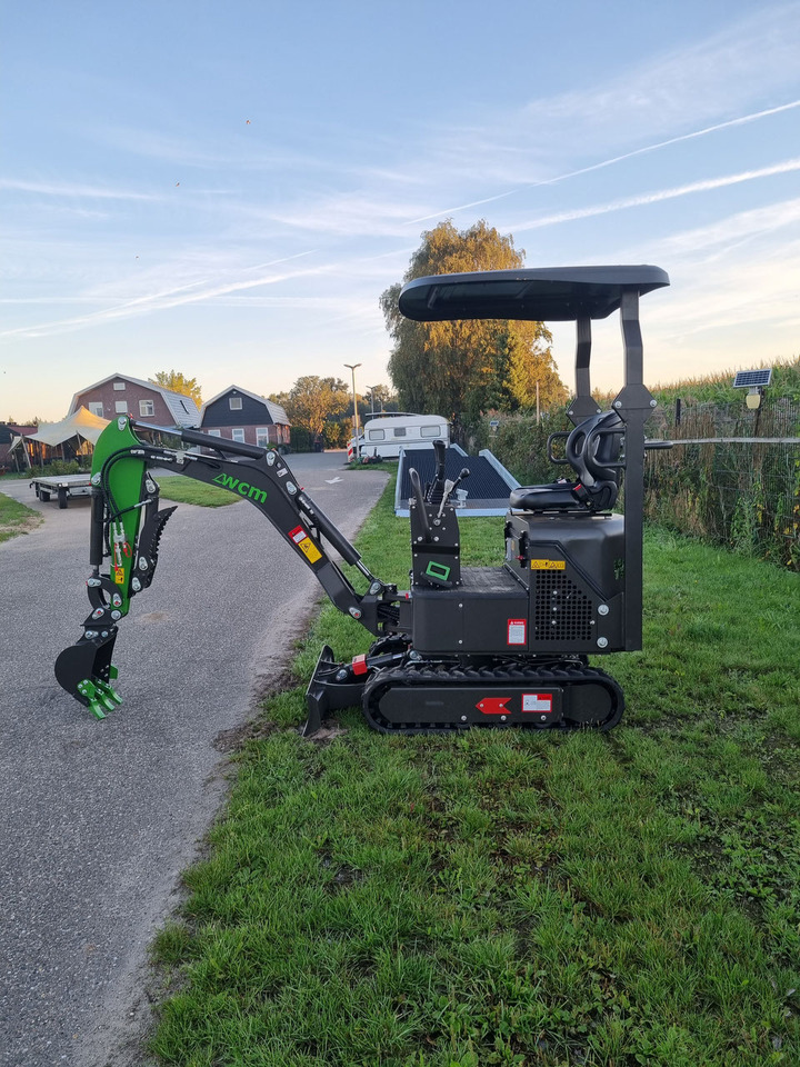 WCM CTX 8010 Diesel - Mini bager: slika WCM CTX 8010 Diesel - Mini bager WCM CTX 8010 Diesel - Mini bager: slika WCM CTX 8010 Diesel - Mini bager