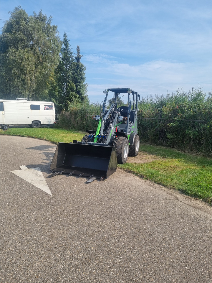 WCM L2312 - Utovarivač na kotačima: slika WCM L2312 - Utovarivač na kotačima WCM L2312 - Utovarivač na kotačima: slika WCM L2312 - Utovarivač na kotačima
