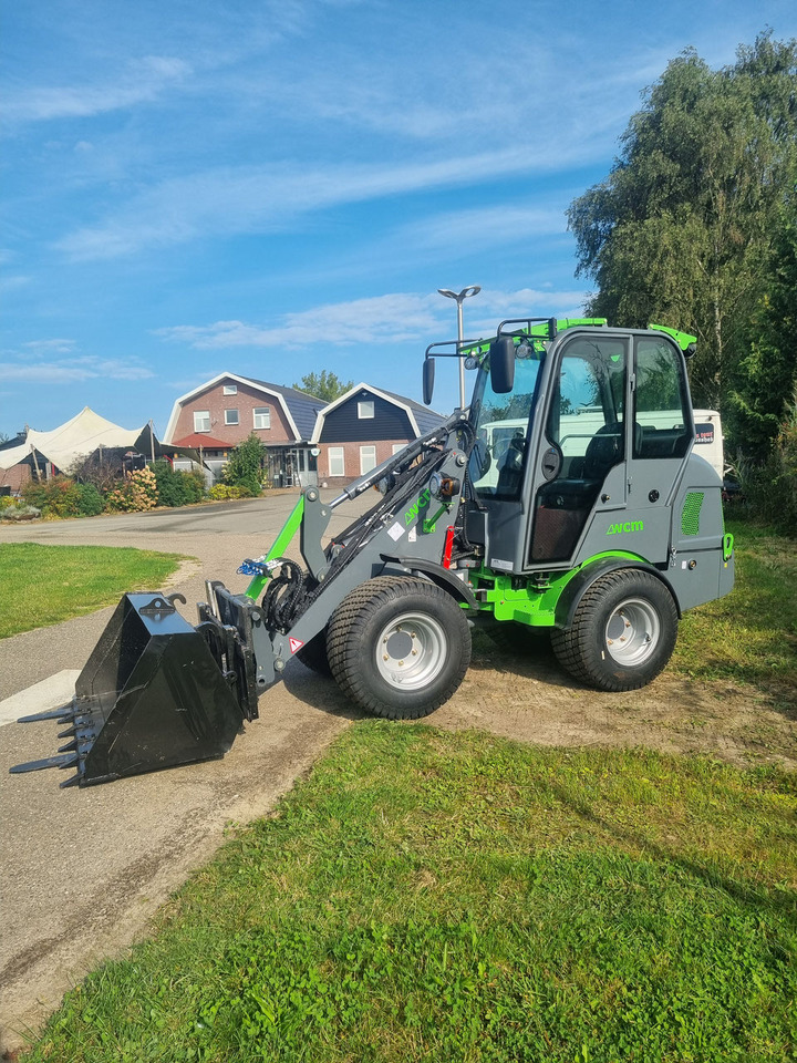 WCM-L2412 - Utovarivač na kotačima: slika WCM-L2412 - Utovarivač na kotačima WCM-L2412 - Utovarivač na kotačima: slika WCM-L2412 - Utovarivač na kotačima