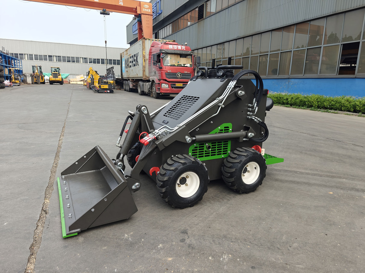WCM-SL380 - Mini utovarivač: slika WCM-SL380 - Mini utovarivač WCM-SL380 - Mini utovarivač: slika WCM-SL380 - Mini utovarivač