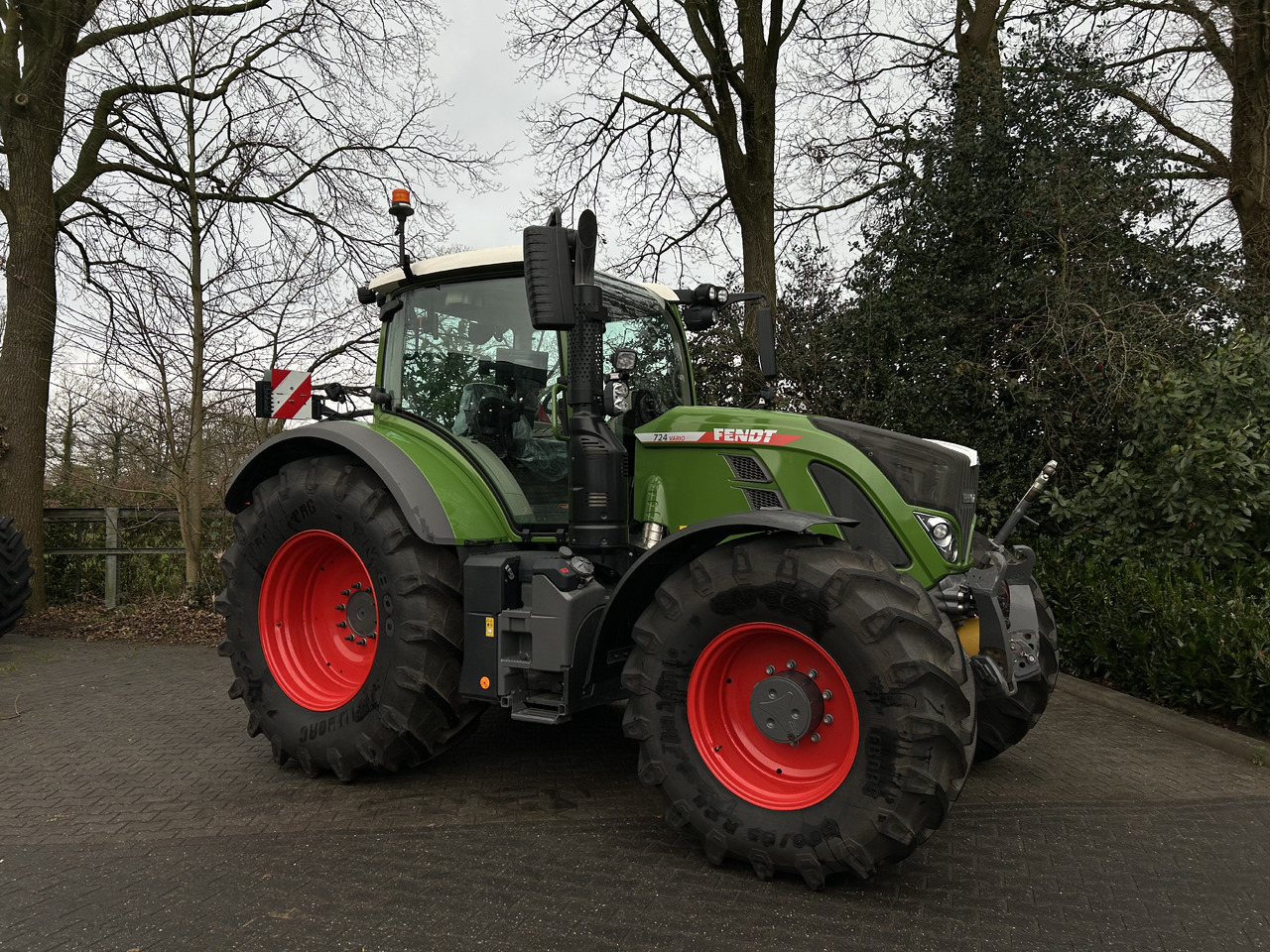 FENDT 724 Vario Gen6 ProfiPlus setting 2 - Traktor: slika FENDT 724 Vario Gen6 ProfiPlus setting 2 - Traktor FENDT 724 Vario Gen6 ProfiPlus setting 2 - Traktor: slika FENDT 724 Vario Gen6 ProfiPlus setting 2 - Traktor