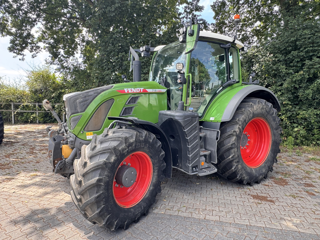 Fendt 718 Gen6 PowerPlus - Traktor: slika Fendt 718 Gen6 PowerPlus - Traktor Fendt 718 Gen6 PowerPlus - Traktor: slika Fendt 718 Gen6 PowerPlus - Traktor