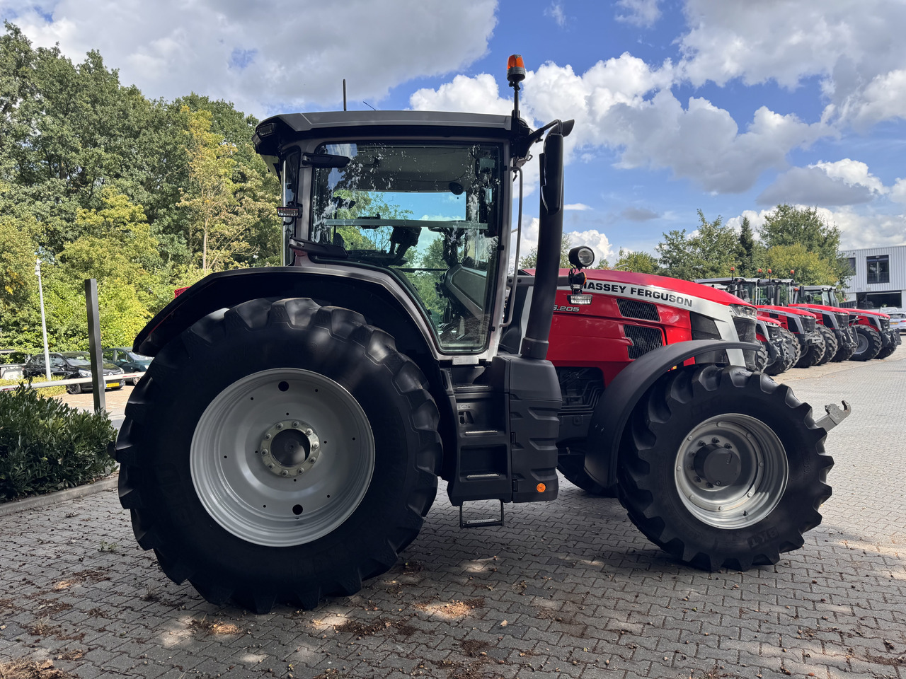 MASSEY FERGUSON 8s.205 Dyna7 Exclusive - Traktor: slika MASSEY FERGUSON 8s.205 Dyna7 Exclusive - Traktor MASSEY FERGUSON 8s.205 Dyna7 Exclusive - Traktor: slika MASSEY FERGUSON 8s.205 Dyna7 Exclusive - Traktor