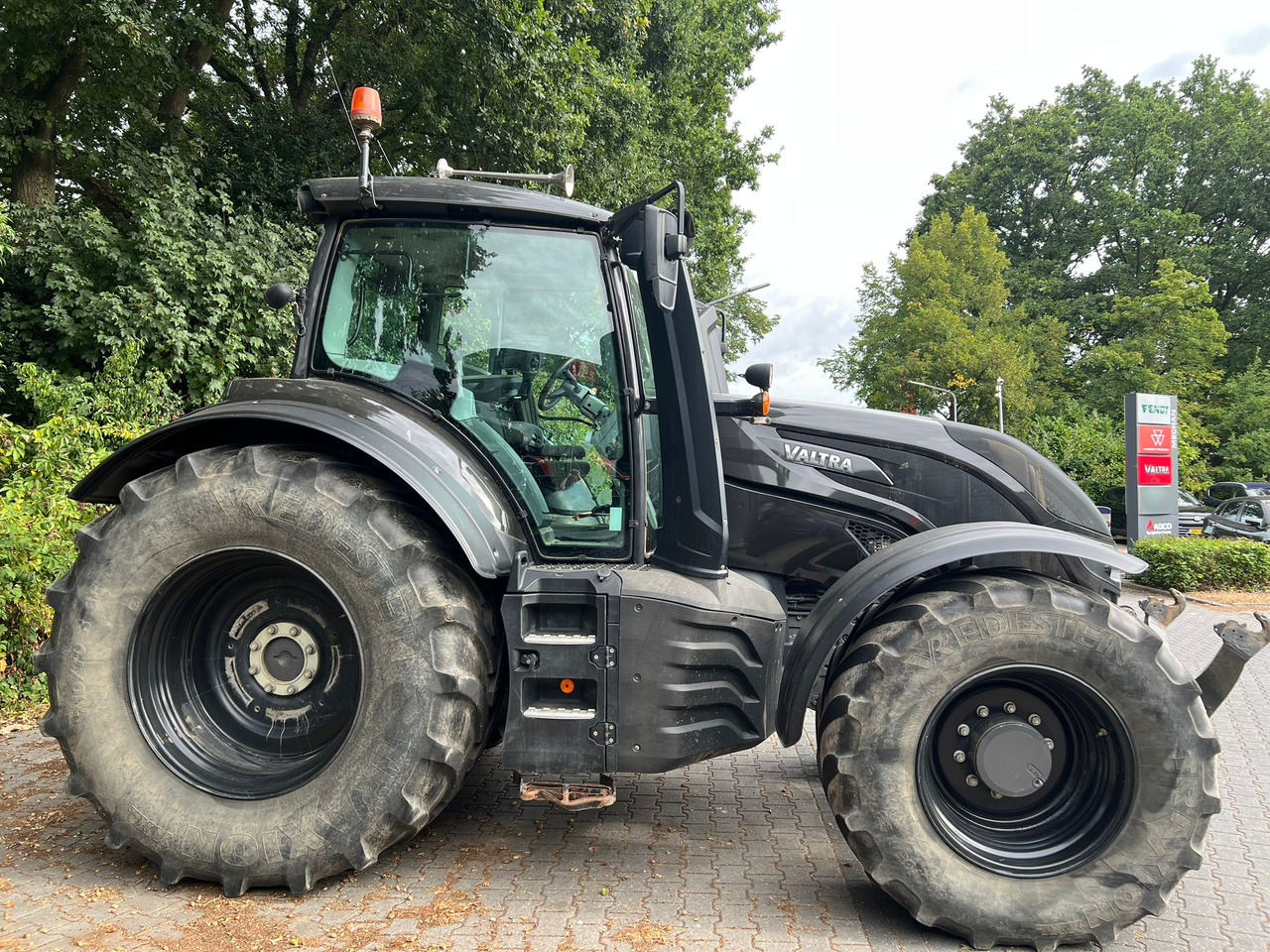 VALTRA T174 Versu - Traktor: slika VALTRA T174 Versu - Traktor VALTRA T174 Versu - Traktor: slika VALTRA T174 Versu - Traktor