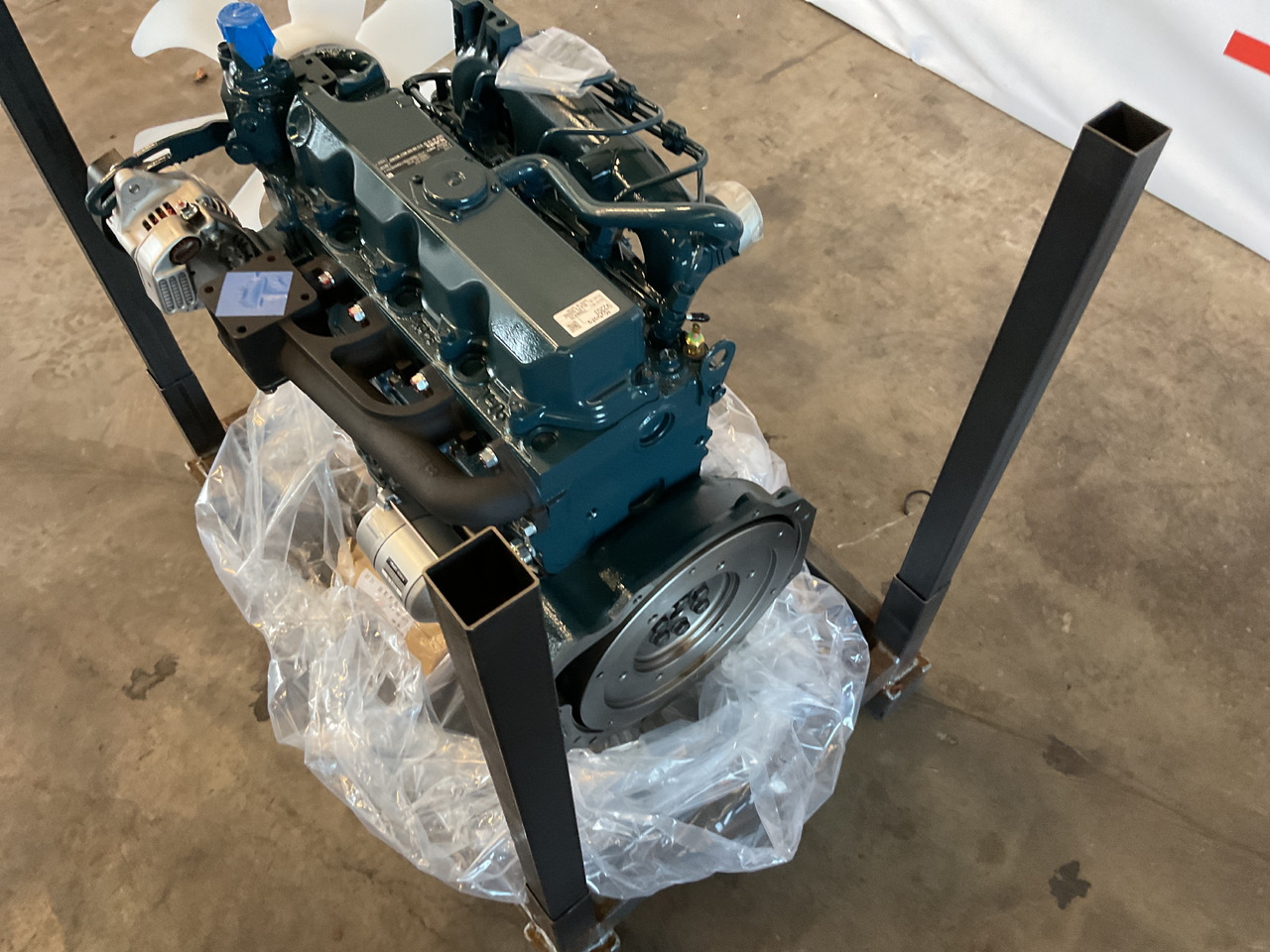 Kubota V2203-EU1, brand new and complete - Motor: slika Kubota V2203-EU1, brand new and complete - Motor Kubota V2203-EU1, brand new and complete - Motor: slika Kubota V2203-EU1, brand new and complete - Motor