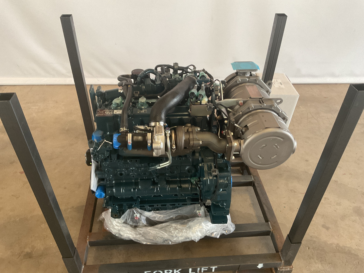 Kubota V3307 CR-T - Motor: slika Kubota V3307 CR-T - Motor Kubota V3307 CR-T - Motor: slika Kubota V3307 CR-T - Motor