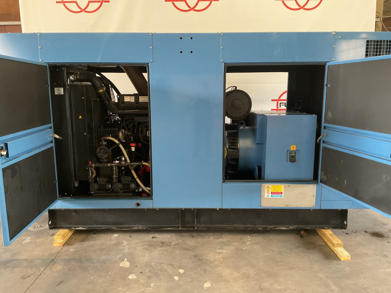 Volvo 500KVA, Generatorset. Like brand new. 98 Running hours since new! - Generatorski set: slika Volvo 500KVA, Generatorset. Like brand new. 98 Running hours since new! - Generatorski set Volvo 500KVA, Generatorset. Like brand new. 98 Running hours since new! - Generatorski set: slika Volvo 500KVA, Generatorset. Like brand new. 98 Running hours since new! - Generatorski set