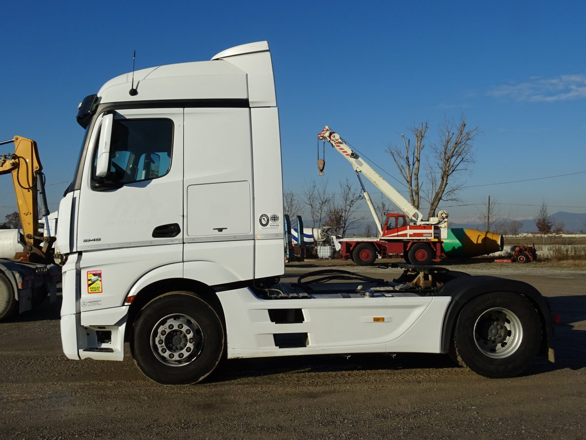 MERCEDES ACTROS 1845 - Tegljač: slika MERCEDES ACTROS 1845 - Tegljač MERCEDES ACTROS 1845 - Tegljač: slika MERCEDES ACTROS 1845 - Tegljač