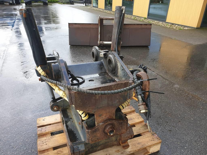 Engcon Tilting Coupler - Brza spojka za Građevinski strojevi: slika Engcon Tilting Coupler - Brza spojka za Građevinski strojevi Engcon Tilting Coupler - Brza spojka za Građevinski strojevi: slika Engcon Tilting Coupler - Brza spojka za Građevinski strojevi