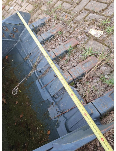 Hyundai Excavator Digging Bucket 140, 61K4-30701 - Korpa za Građevinski strojevi: slika Hyundai Excavator Digging Bucket 140, 61K4-30701 - Korpa za Građevinski strojevi Hyundai Excavator Digging Bucket 140, 61K4-30701 - Korpa za Građevinski strojevi: slika Hyundai Excavator Digging Bucket 140, 61K4-30701 - Korpa za Građevinski strojevi