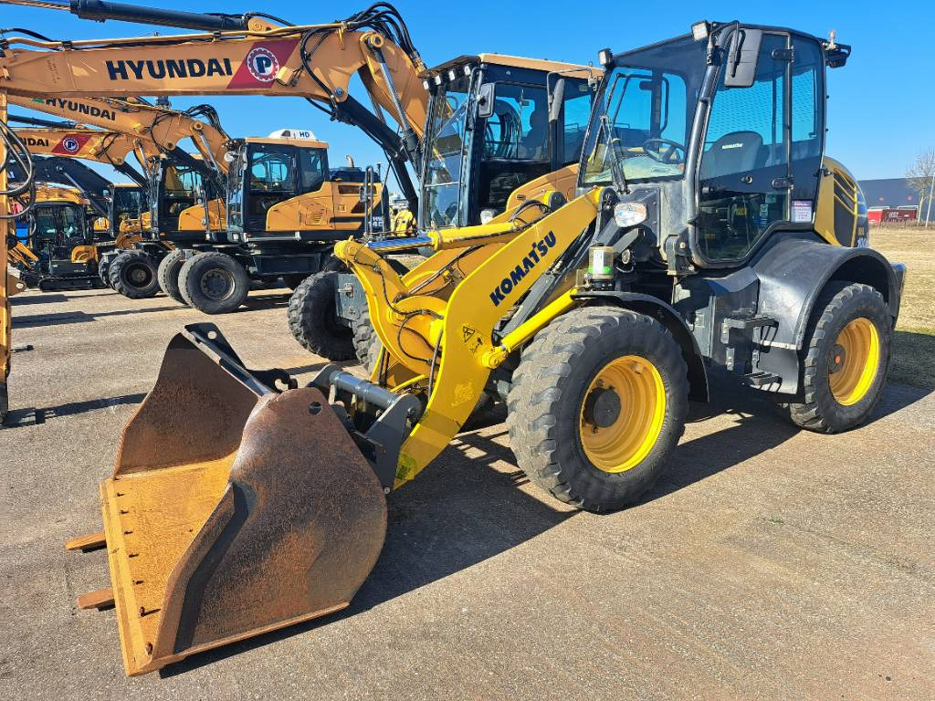 Komatsu WA100-8E0 - Utovarivač na kotačima: slika Komatsu WA100-8E0 - Utovarivač na kotačima Komatsu WA100-8E0 - Utovarivač na kotačima: slika Komatsu WA100-8E0 - Utovarivač na kotačima