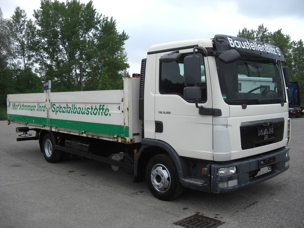 MAN 8180L Baustoffpritsche MAN 8180L Baustoffpritsche - Dostavno vozilo s ravnom platformom: slika MAN 8180L Baustoffpritsche MAN 8180L Baustoffpritsche - Dostavno vozilo s ravnom platformom MAN 8180L Baustoffpritsche MAN 8180L Baustoffpritsche - Dostavno vozilo s ravnom platformom: slika MAN 8180L Baustoffpritsche MAN 8180L Baustoffpritsche - Dostavno vozilo s ravnom platformom