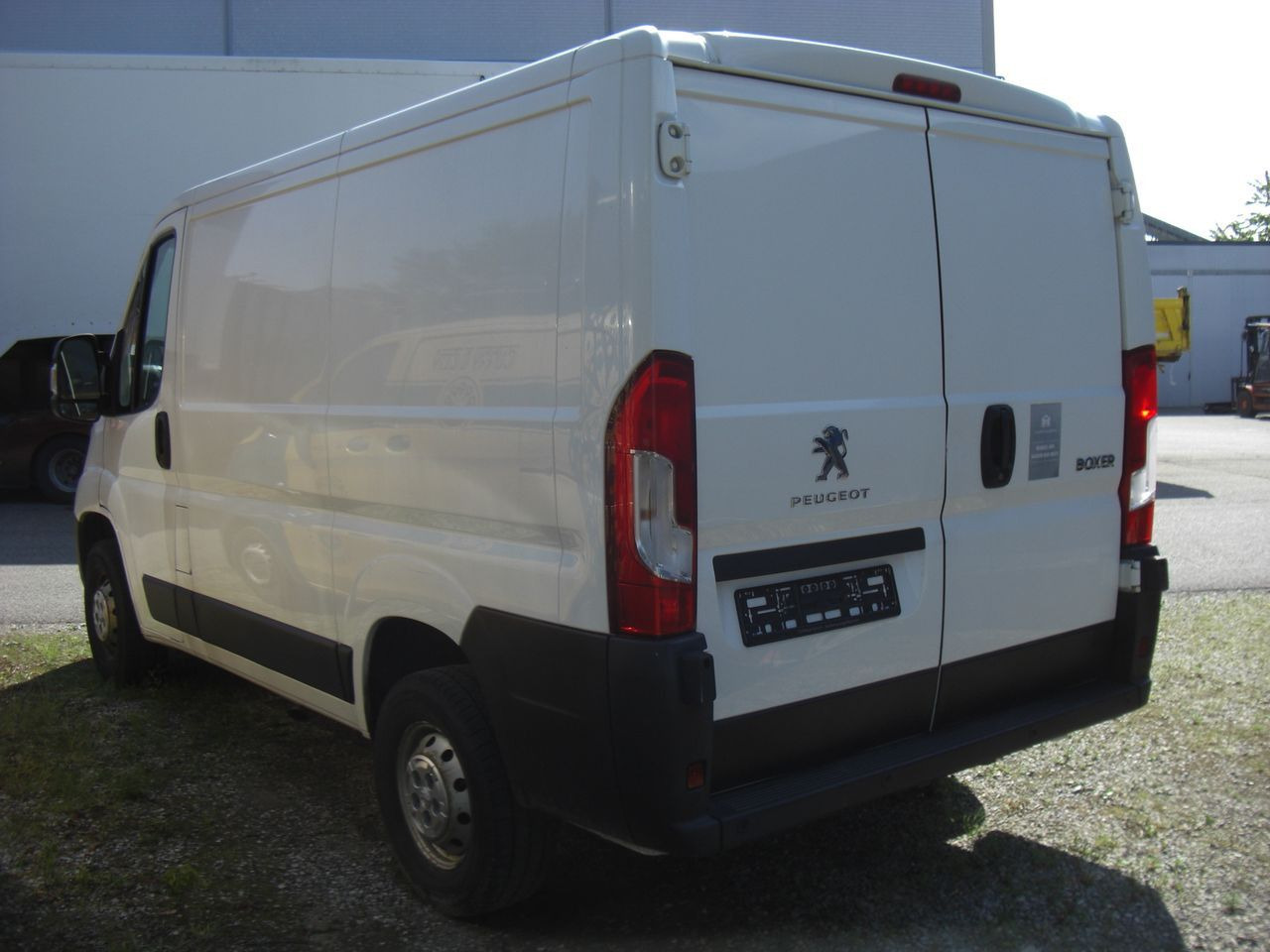 Peugeot BOXER 2,0 KURZ/NIEDRIG - Mali kombi: slika Peugeot BOXER 2,0 KURZ/NIEDRIG - Mali kombi Peugeot BOXER 2,0 KURZ/NIEDRIG - Mali kombi: slika Peugeot BOXER 2,0 KURZ/NIEDRIG - Mali kombi